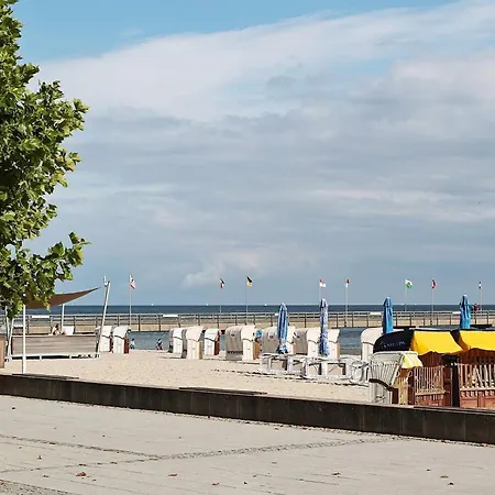 Vakantiehuis Base With Private Sauna, Sun Deck