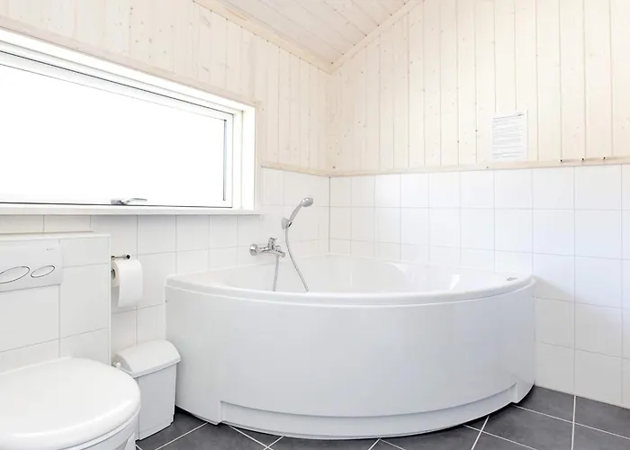 Base With Private Sauna, Sun Deck 度假居 *
